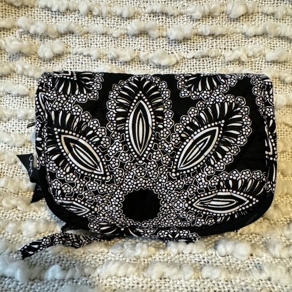Vera Bradley Black and White Blanco Bouquet Makeup/ Jewelry Bag